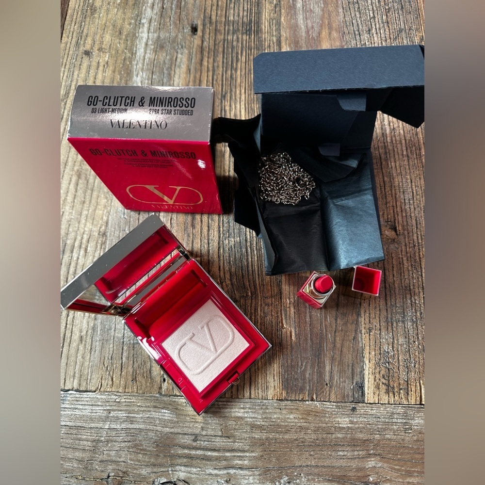 Valentino Go-Clutch Refillable Compact Finishing
Powder